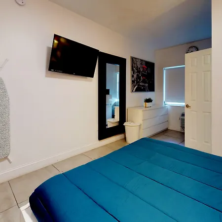 Miami Beach International Hostel-2